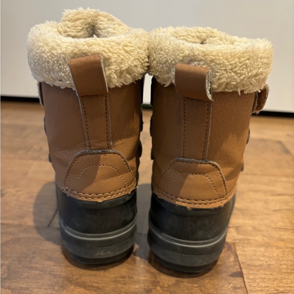 Winter Boots - Picture 2 of 5